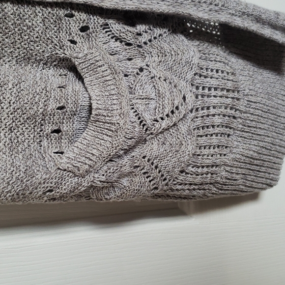 Ricki's Sweater - Picture 4 of 5